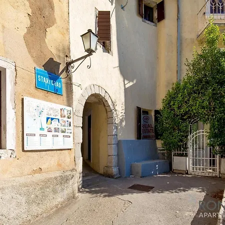 Appartamento Rona Laurana